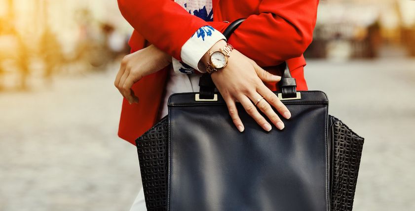 8 أشياء يجب عليكِ ألا تحمليها في حقيبتكِ