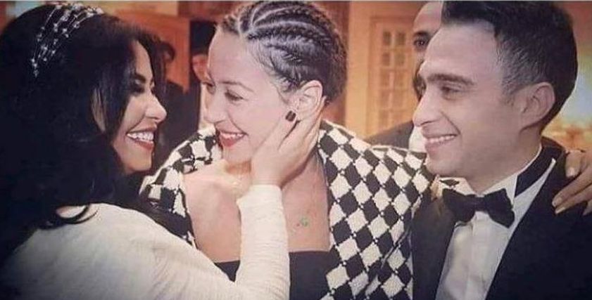 منه شلبي تنشر صورة تجمعها بالفنانة شيرين عبد الوهاب..