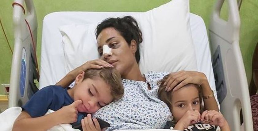 نادين نجيم مع أطفالها