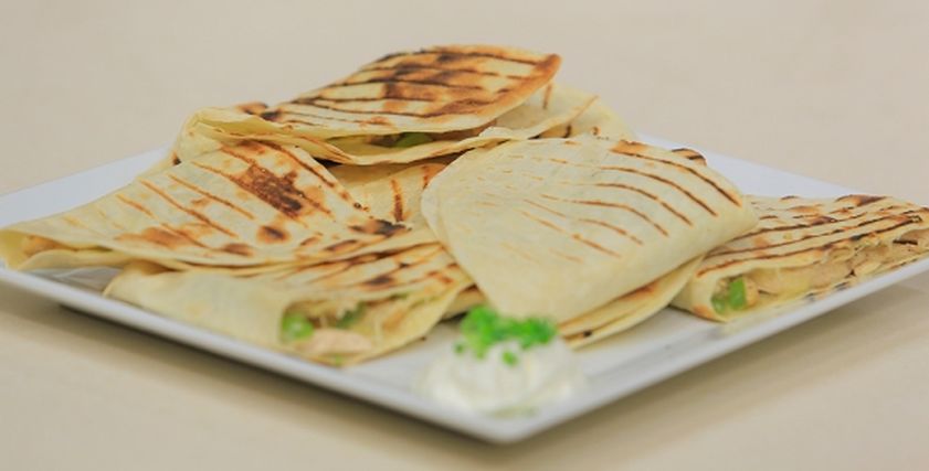 طريقة عمل كاساديا الدجاج