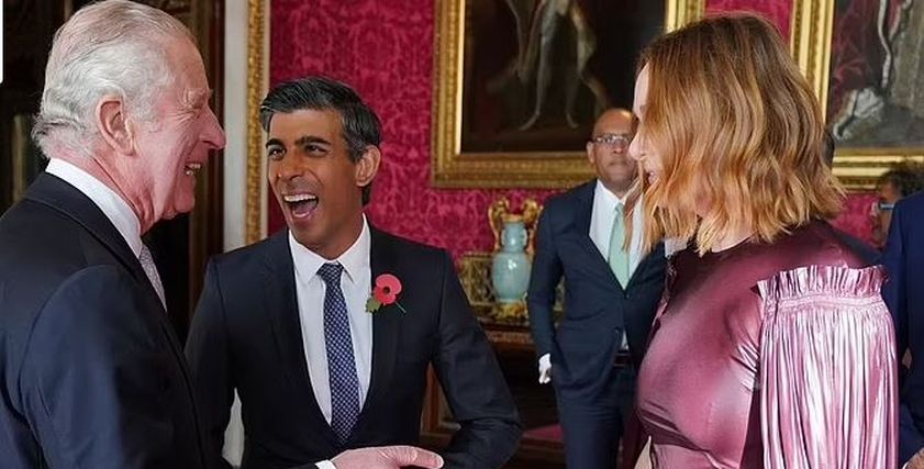 ستيلا مكارتني بصحبة الملك تشارلز