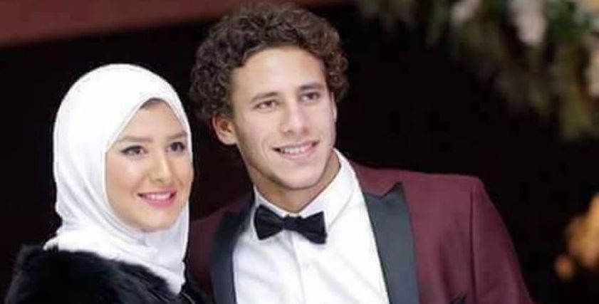اللاعب رمضان صبحي وزوجته