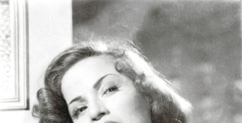 50 صورة لأيقونة الجمال هند رستم.. هكذا كانت ملكة الإغراء