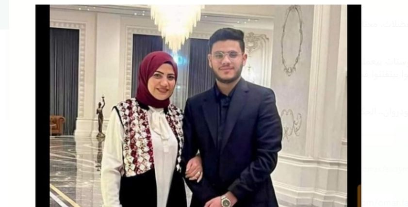 الكاتبة ولاء محمد الجارحي ونجلها