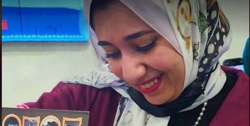 الكاتبة الروائية مي طارق