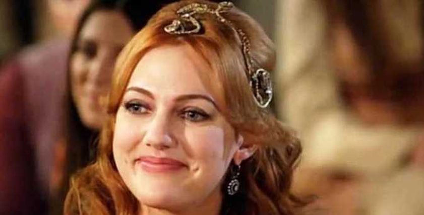 الفنانة التركية مريم أوزرلي