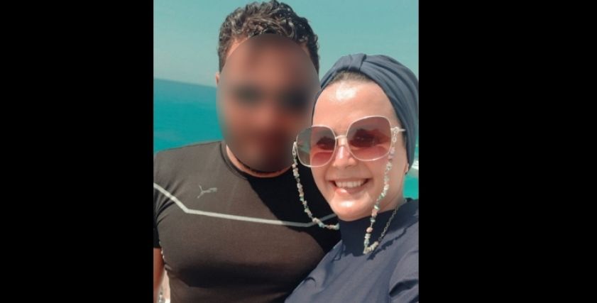 آية أحمد وزوجها