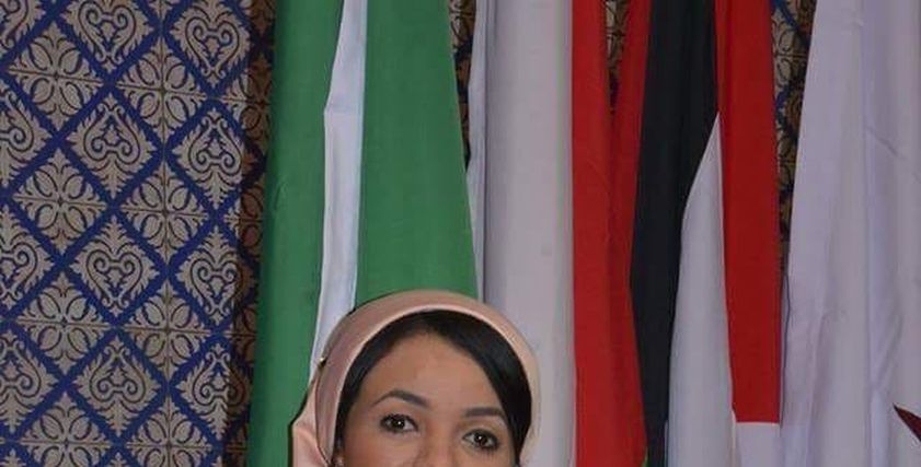 شابة مصرية تحصد المركز الأول لجائزة بحوث الشباب العربي