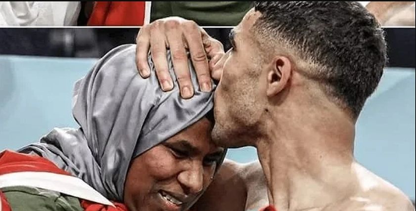 أشرف حكيمي ووالدته