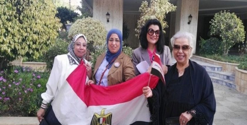 ناخبات أمام اللجان