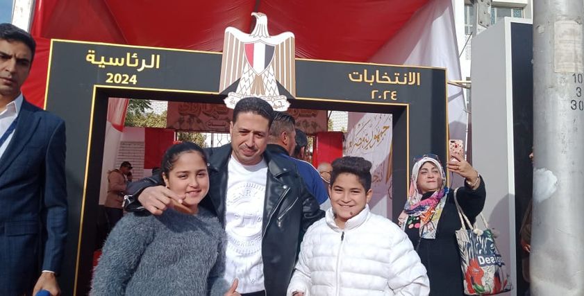 تواجد مميز للأطفال أمام لجان الإنتخابات بالتجمع
