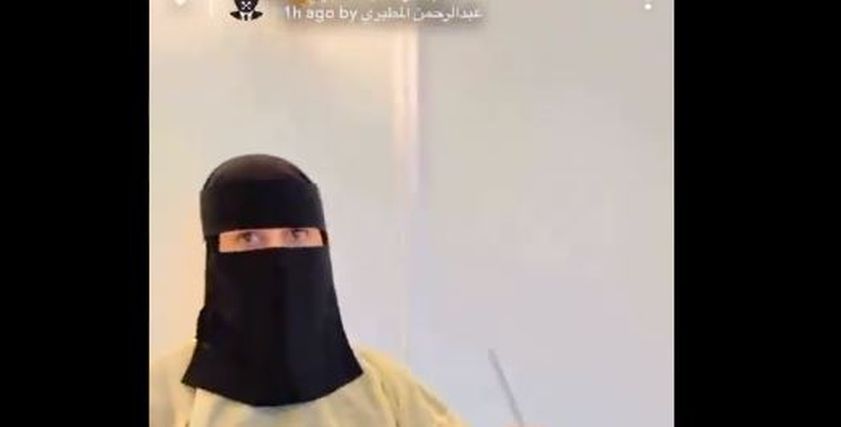 وفاء صقر أول حلاقة سعودية