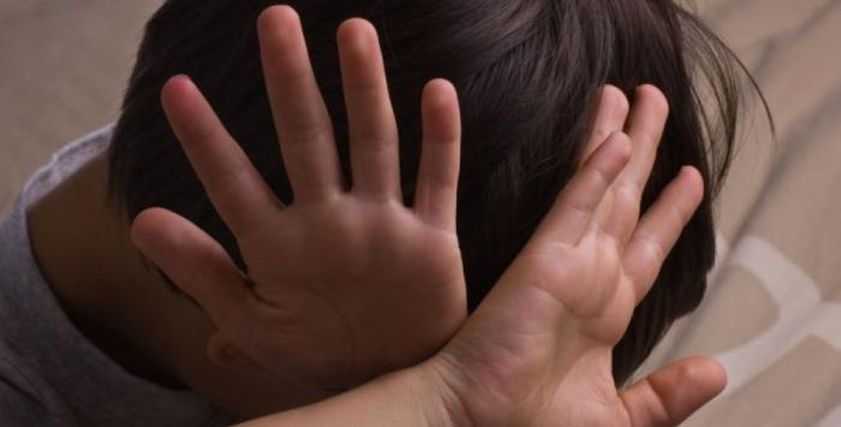 6 أشخاص يهتكون عرض طفل مصري في الكويت