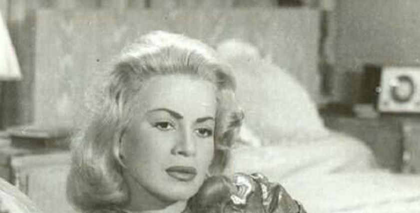 50 صورة لأيقونة الجمال هند رستم.. هكذا كانت ملكة الإغراء