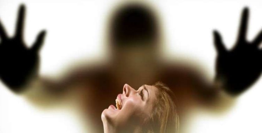 «مجالسة الكفيل دون حجاب وسهرات مع مديره لزيادة راتبه لـ18 ألف جنيه».. قصة سورية تطلب «الخلع»