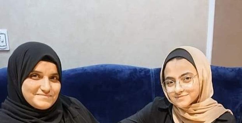 منة عماد ووالدتها