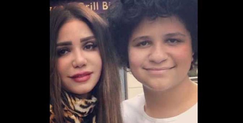 إيناس عز الدين ونجلها