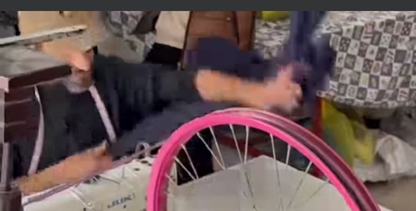 مكنة خياطة بالدراجة