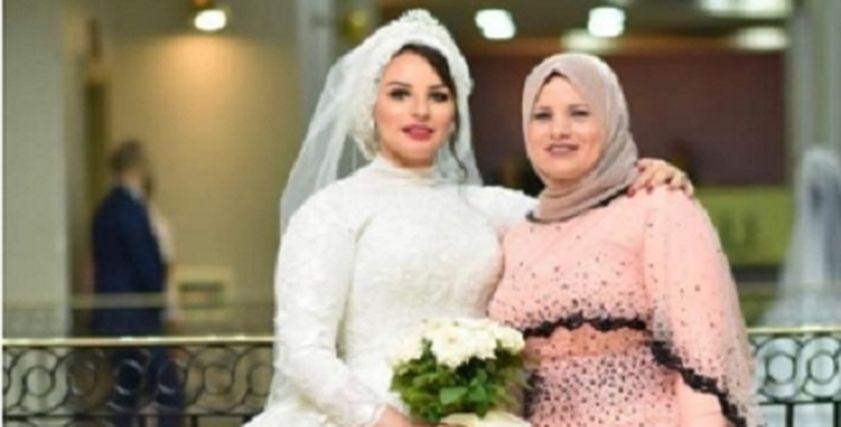 الطبيبة ياسمين ووالدتها