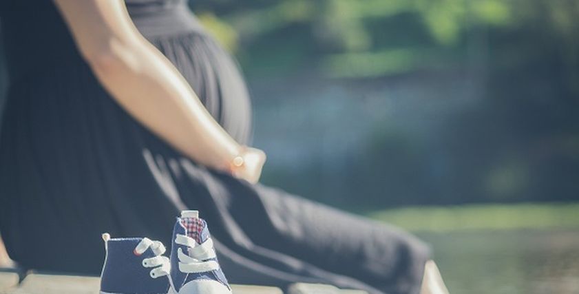 استشاري يحذر من التدخل التجميلى لعلاج الكلف عند الحامل