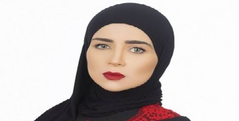الموضة السنادى: شابوهات «ليالى أوجينى» وحجاب «مى عز الدين»