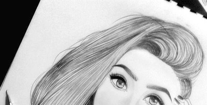 منة الله.. تهوى رسم شخصيات بنات من خيالها وتخطط لرسم شخصيتها بتفاصيل يومها