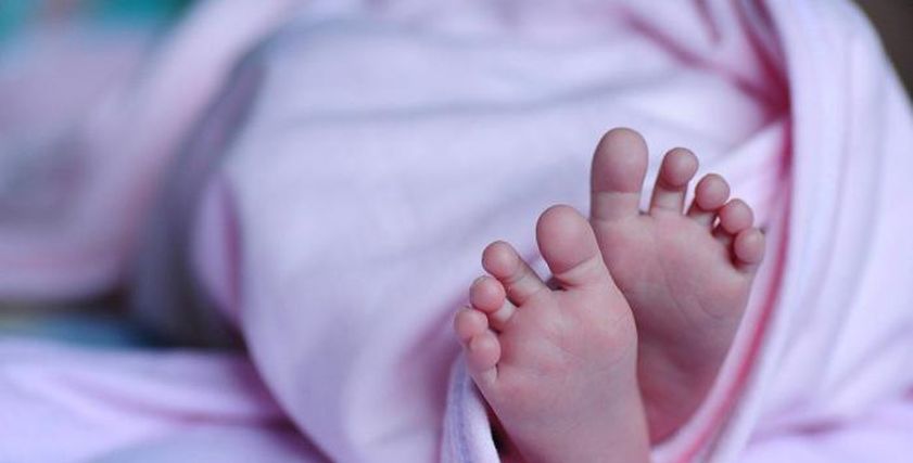 استشارية نفسية توضح التعامل مع الطفل قاتل شقيقته الرضيعة: 