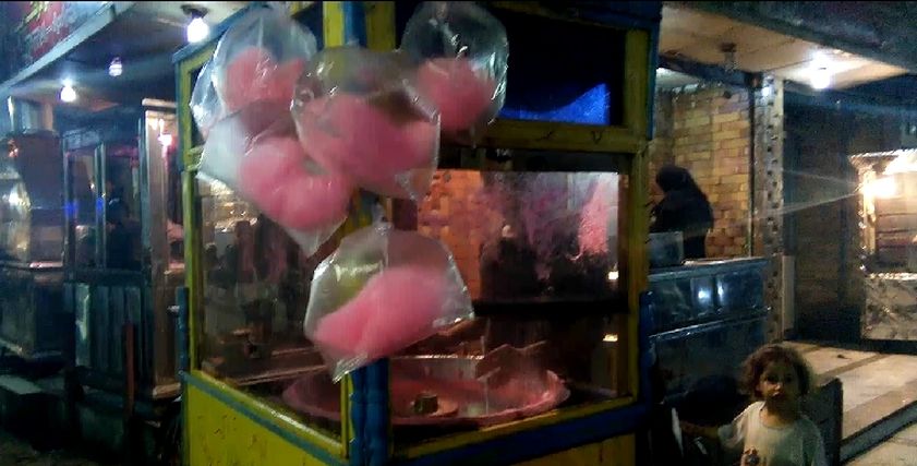 عربة طه لبيع غزل البنات