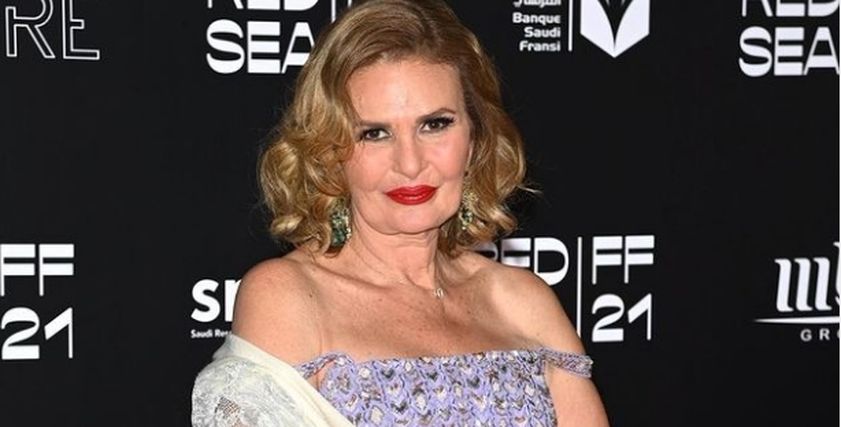 الفنانة يسرا