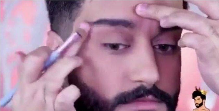 الشاب خلال وضعه  الـ