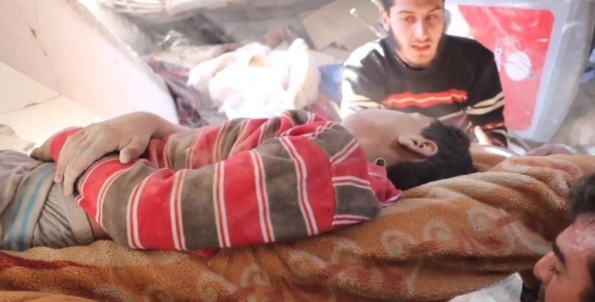 لحظة إنقاذ الطفل السوري