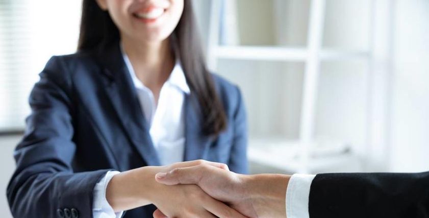 إتيكيت التعامل مع المرأة - تعبيرية