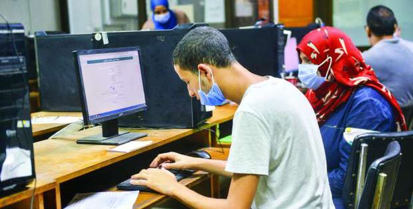 طلاب أثناء ترتيب رغبات التنسيق - أرشيفية