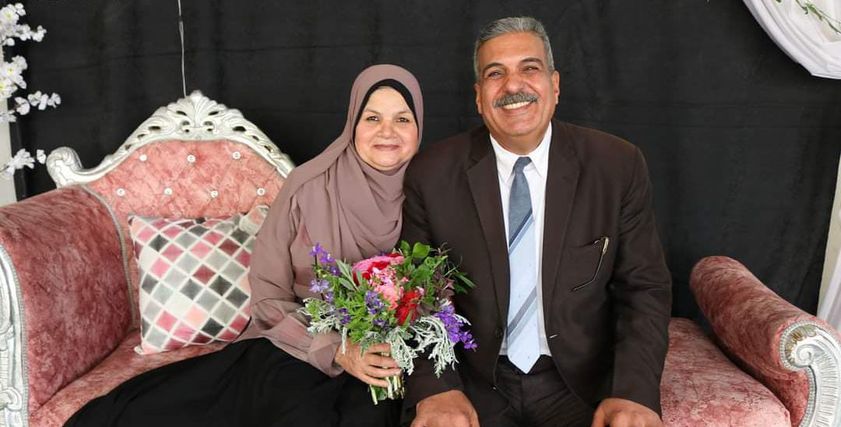 احتفال زوجه ببلوغ زوجها سن المعاش بالبحيرة