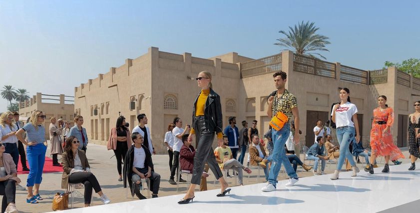 من عرض الأزياء