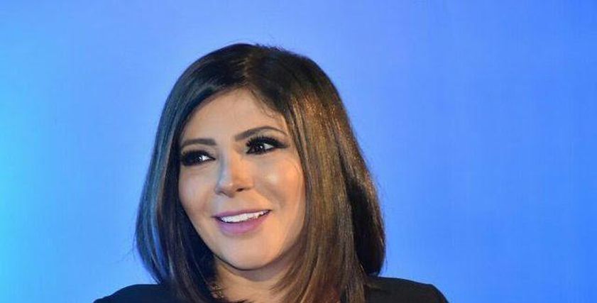 الفنانة منى زكي