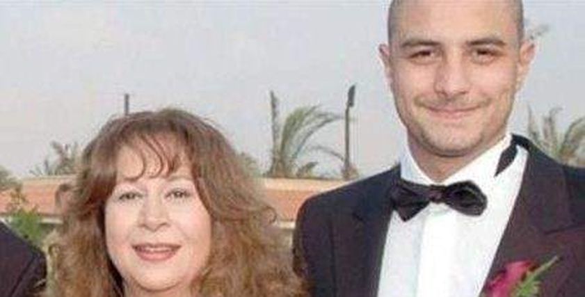 أحمد الفيشاوي ووالدته