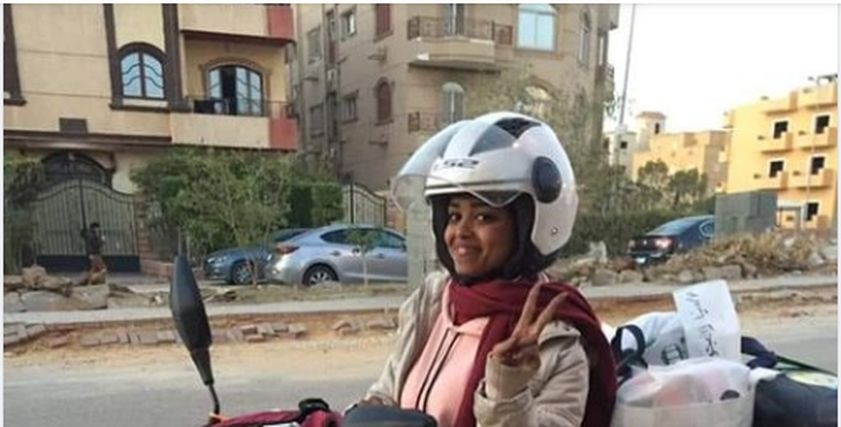 ضحى محمد تعمل مندوبة شحن ودليفري