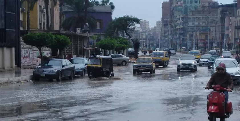 سقوط الأمطار