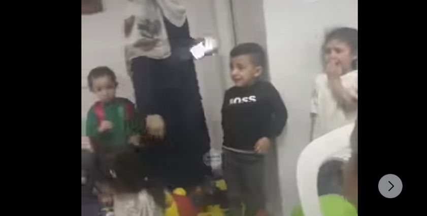 بكاء الأطفال في مخيم جنين
