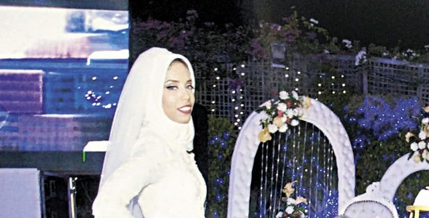 هبة تظهر بفستان زفاف كالأميرات