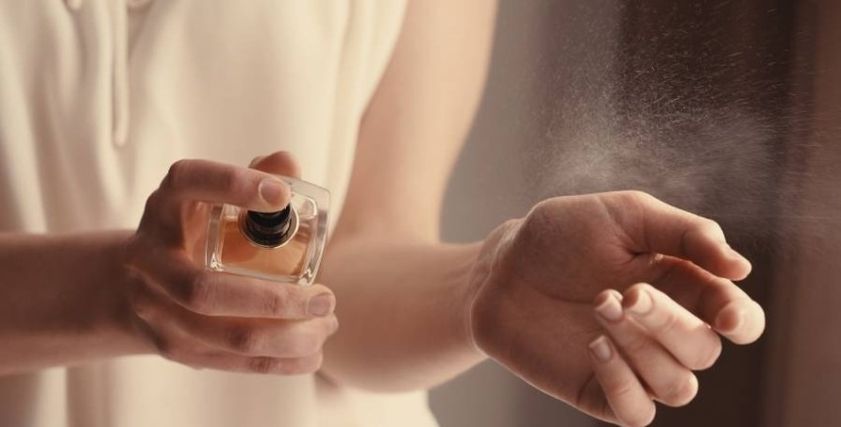 شراء العطر المناسب - تعبيرية
