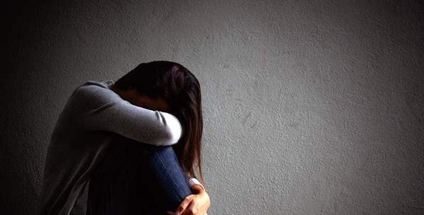 4 أطفال يهتكون عرض شابة أمريكية تحت تهديد السلاح