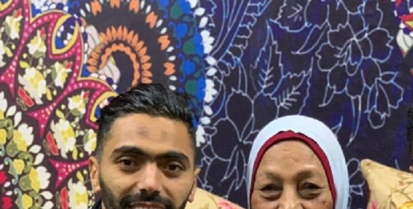 حسين الشحات ووالدته