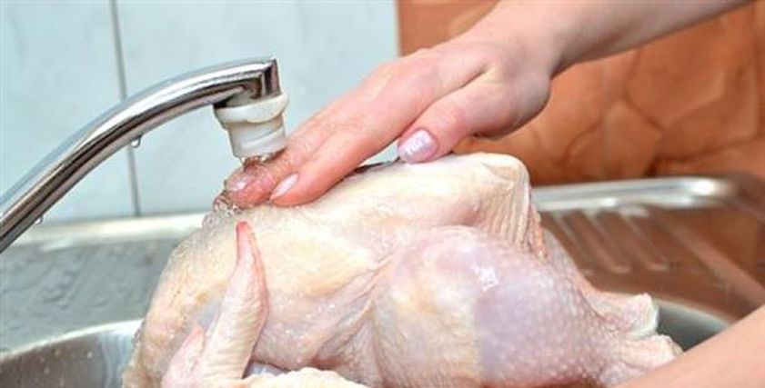 استشارى تغذية توضح الطرق الصحية لتعقيم الدجاج