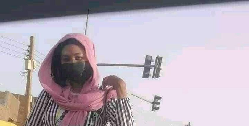 فتاة تعرض نفسها للزواج