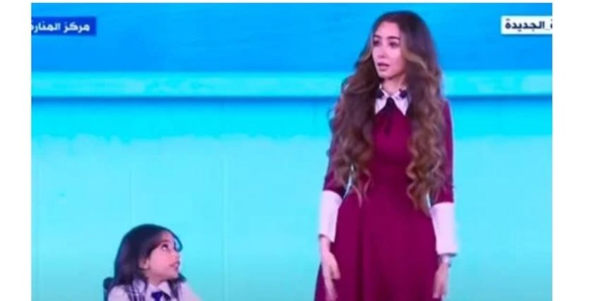 طفلة قادرون باختلاف مع الفنانة هنا الزاهد