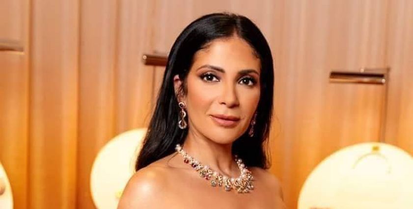 الفنانة منى زكي