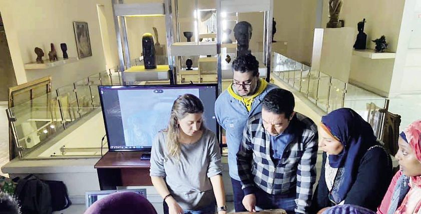 تدريب فنانى الإسكندرية على ترميم الأعمال الفنية بطريقة علمية مبتكرة