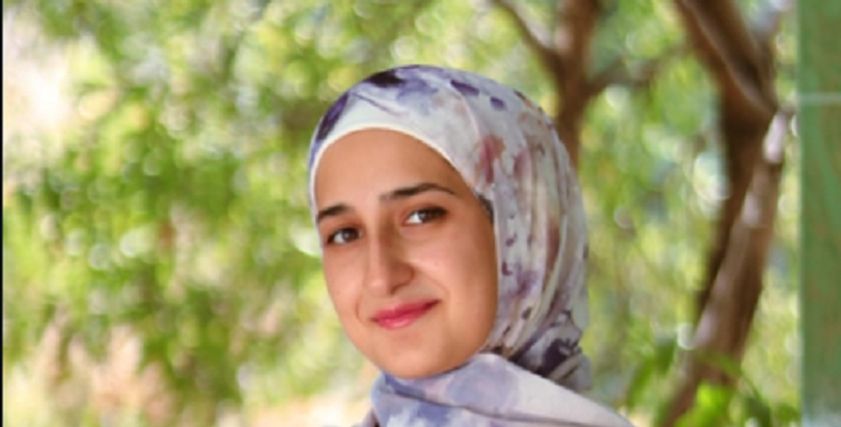 «حوراء» لبنانية تتخلى عن كلية الفنون بسبب انفجار مرفأ بيروت وتلتحق بالترجمة الفورية: «لم أترك حبي للرسم»